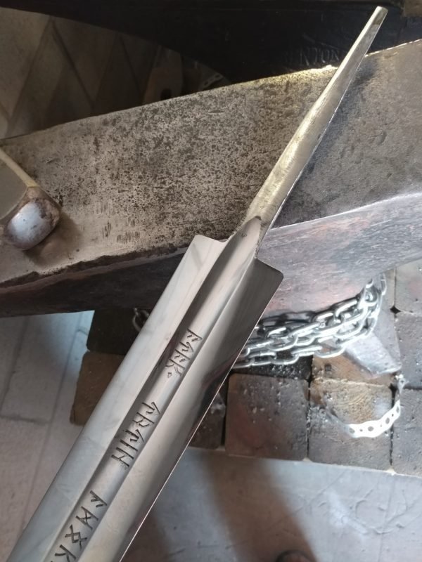 anduril-sword-tang-peened-1309-darksword-armory-2 anduril-sword-tang-peened-1309-darksword-armory-2