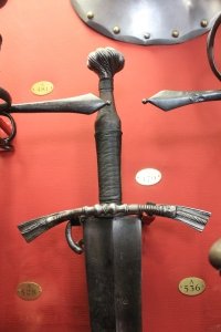 16-century-two-handed-sword-wallace-collection-a-479-room-1-2