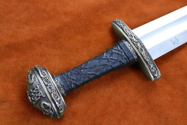 the-einar-medieval-viking-sword-medieval-weapon-1338-hilt-2 the-einar-medieval-viking-sword-medieval-weapon-1338-hilt-2