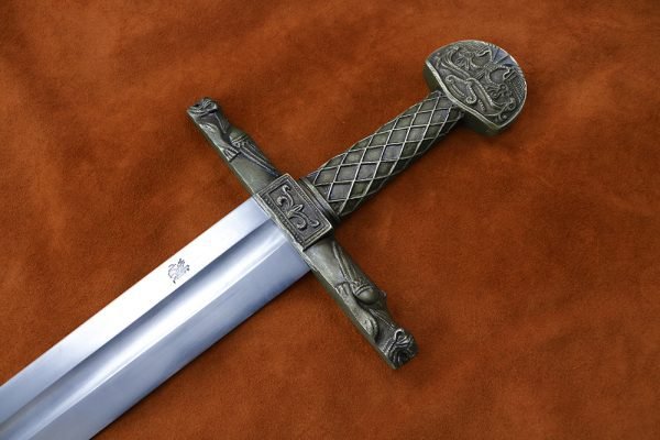 charlemagne-sword-medieval-weapon-darksword-armory-hilt-2 charlemagne-sword-medieval-weapon-darksword-armory-hilt-2