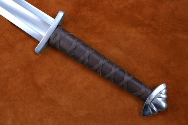guardlan-two-handed-viking-sword-medieval-weapon-darksword-armory-5 guardlan-two-handed-viking-sword-medieval-weapon-darksword-armory-5
