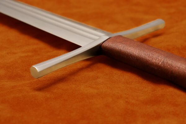 1550-real-medieval-sword-Two-handed-longsword-The-Baron. 1550-real-medieval-sword-Two-handed-longsword-The-Baron.