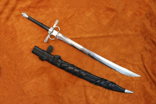 medieval-scimitar-1353 medieval-scimitar-1353