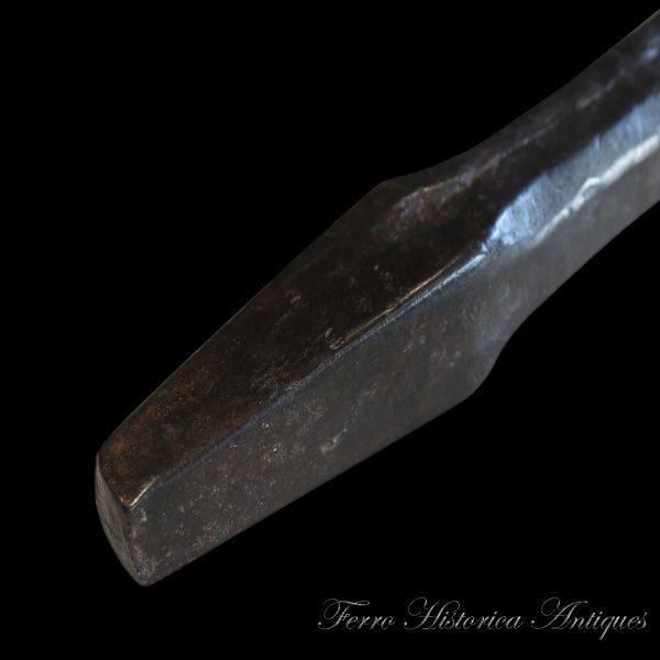 Antique-blacksmith-anvil-88117-5 (1) Antique-blacksmith-anvil-88117-5 (1)