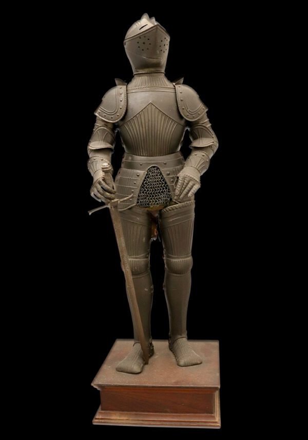 Small Gothic Armor  (88116)