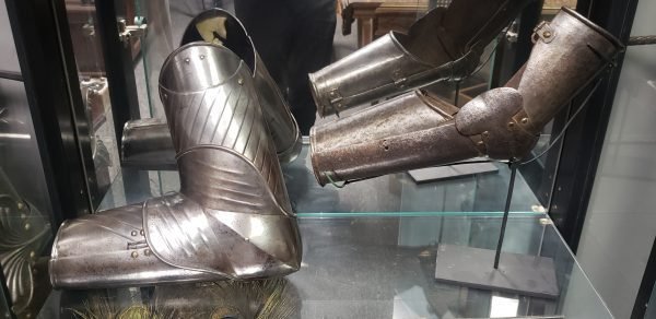 gothic-vambrace-armor-4 gothic-vambrace-armor-4