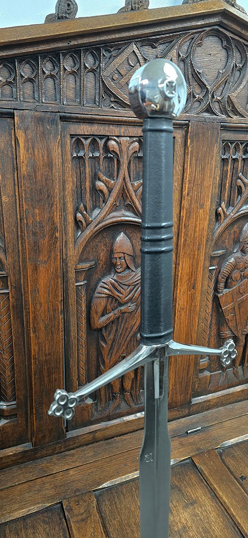 98905-Two-handed-sword-2 98905-Two-handed-sword-2